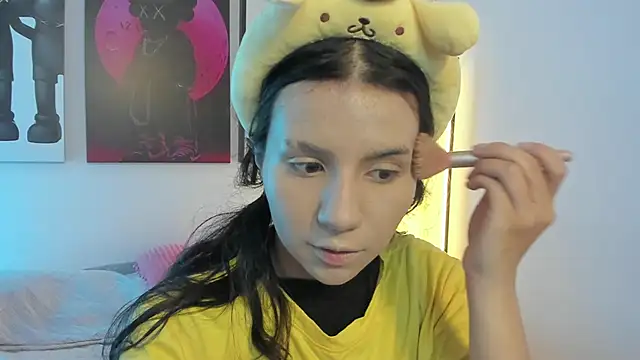 HollyPeach online show from June 3, 2026, 7:40 pm