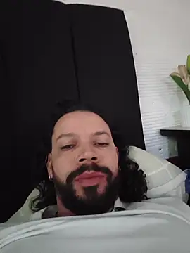 Snapshot of AlukardBig chatting on April 23, 2026, 1:57 pm AlukardBig online show from April 23, 2026, 1:57 pm