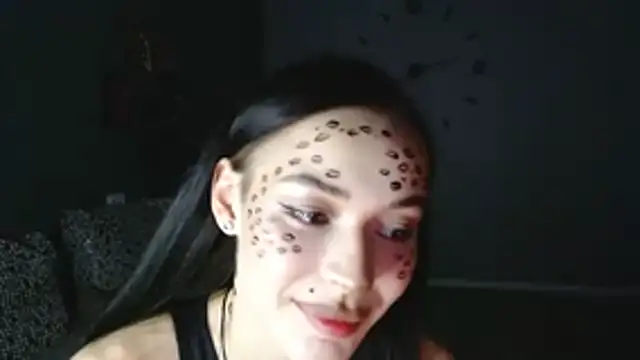 Snapshot of Daphne_Darkthorn chatting on October 31, 2025, 4:47 pm Daphne Darkthorn online show from October 31, 2025, 4:47 pm