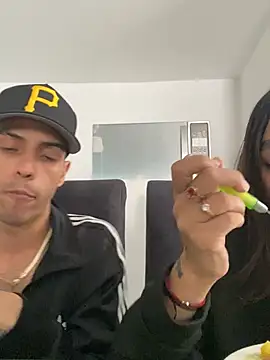 Snapshot of DerryAndIzzy chatting on January 13, 2026, 5:50 pm DerryAndIzzy online show from January 13, 2026, 5:50 pm