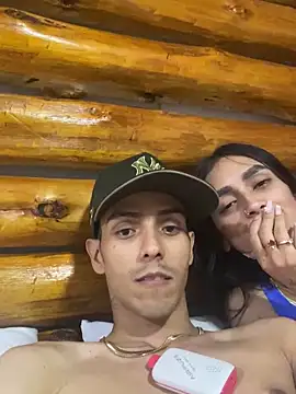 Snapshot of DerryAndIzzy chatting on January 6, 2026, 5:22 am DerryAndIzzy online show from January 6, 2026, 5:22 am