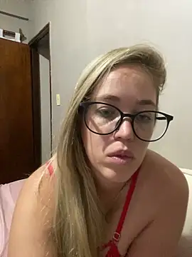 Snapshot of roblondie chatting on March 16, 2026, 9:28 pm roblondie online show from March 16, 2026, 9:28 pm