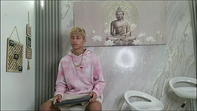 EMPIRE BOYS1 online show from April 4, 2026, 1:28 pm