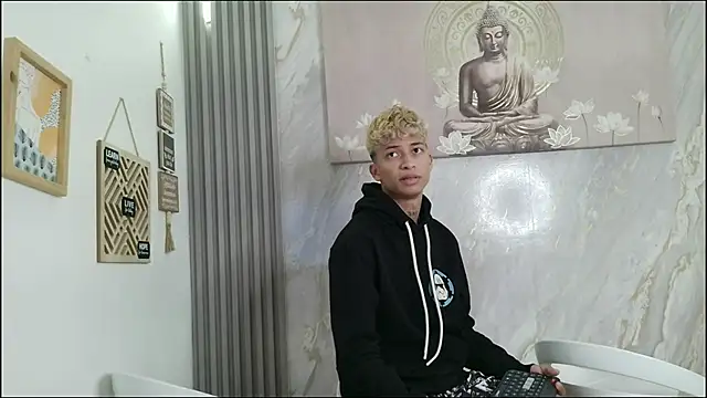 EMPIRE BOYS1 online show from April 6, 2026, 1:34 pm