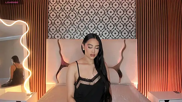 Snapshot of BEELLA_TAY1 chatting on December 15, 2025, 12:33 pm BEELLA TAY1 online show from December 15, 2025, 12:33 pm