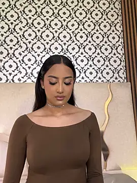 Snapshot of BEELLA_TAY1 chatting on November 6, 2025, 4:11 pm BEELLA TAY1 online show from November 6, 2025, 4:11 pm