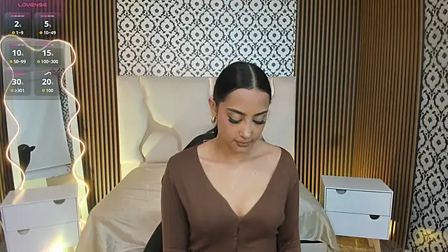 Snapshot of BEELLA_TAY1 chatting on October 24, 2025, 2:05 pm BEELLA TAY1 online show from October 24, 2025, 2:05 pm