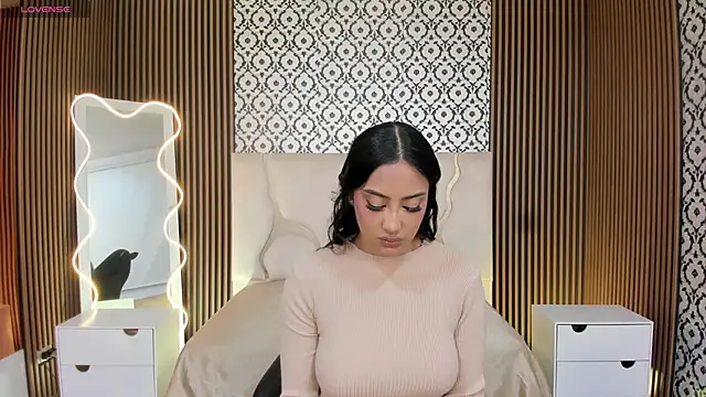 Snapshot of BEELLA_TAY1 chatting on November 15, 2025, 3:05 pm BEELLA TAY1 online show from November 15, 2025, 3:05 pm