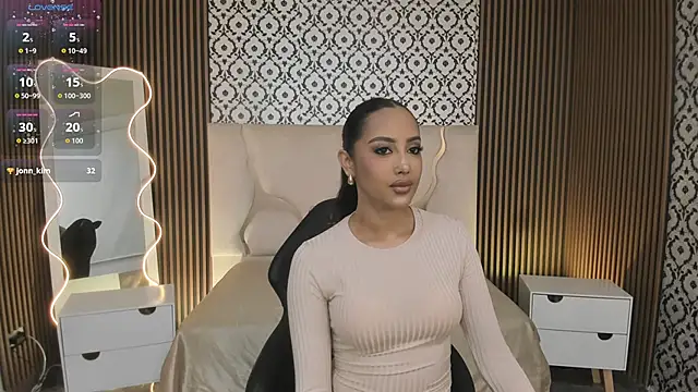 Snapshot of BEELLA_TAY1 chatting on October 25, 2025, 12:39 pm BEELLA TAY1 online show from October 25, 2025, 12:39 pm