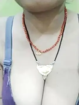 kiara-simmi online show from November 10, 2025, 4:23 pm