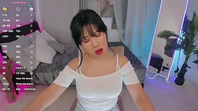 Snapshot of Erika_Kim chatting on November 8, 2025, 6:17 am Erika Kim online show from November 8, 2025, 6:17 am