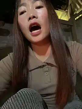 Snapshot of Maymay__ chatting on October 26, 2025, 4:24 am Maymay online show from October 26, 2025, 4:24 am