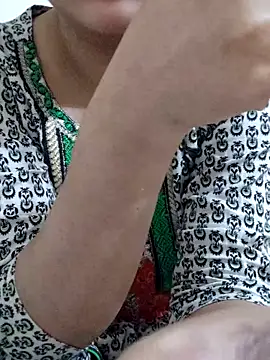 Snapshot of Tanha18 chatting on December 1, 2025, 5:30 am Tanha18 online show from December 1, 2025, 5:30 am