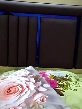 Snapshot of Tanha18 chatting on December 17, 2025, 1:10 am Tanha18 online show from December 17, 2025, 1:10 am