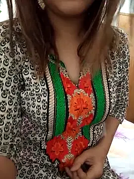 Tanha18 online show from May 8, 2026, 4:38 am