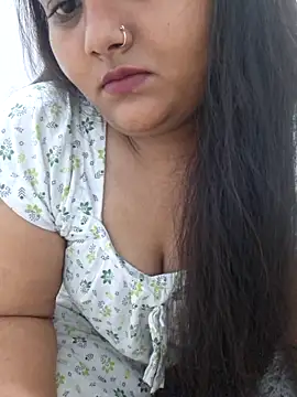 Saffroncutie online show from October 15, 2025, 2:03 pm