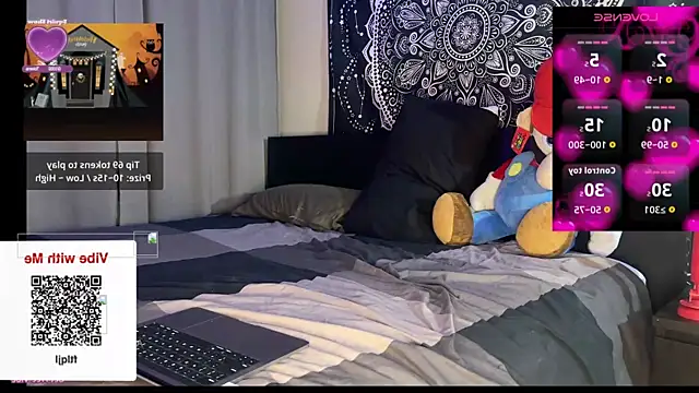 Snapshot of Glow92 chatting on October 13, 2025, 6:15 am Glow92 online show from October 13, 2025, 6:15 am