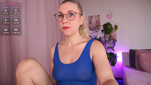 Snapshot of VanessaVoxx chatting on November 7, 2025, 8:46 pm VanessaVoxx online show from November 7, 2025, 8:46 pm