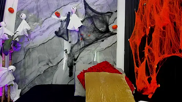 Snapshot of Luna_Ember chatting on October 27, 2025, 12:06 pm Luna Ember online show from October 27, 2025, 12:06 pm