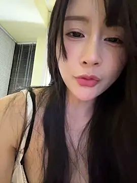 yiyi 3523 online show from April 18, 2026, 2:08 pm