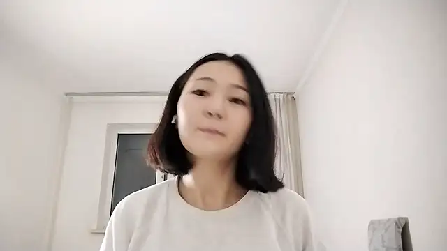 Snapshot of Lyndasilk chatting on October 21, 2025, 2:38 pm Lyndasilk online show from October 21, 2025, 2:38 pm