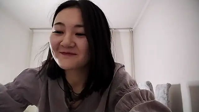 Snapshot of Lyndasilk chatting on November 10, 2025, 3:28 pm Lyndasilk online show from November 10, 2025, 3:28 pm