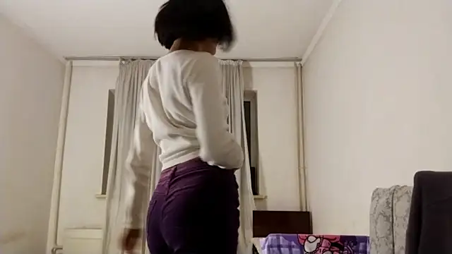 Snapshot of Lyndasilk chatting on November 25, 2025, 3:34 pm Lyndasilk online show from November 25, 2025, 3:34 pm