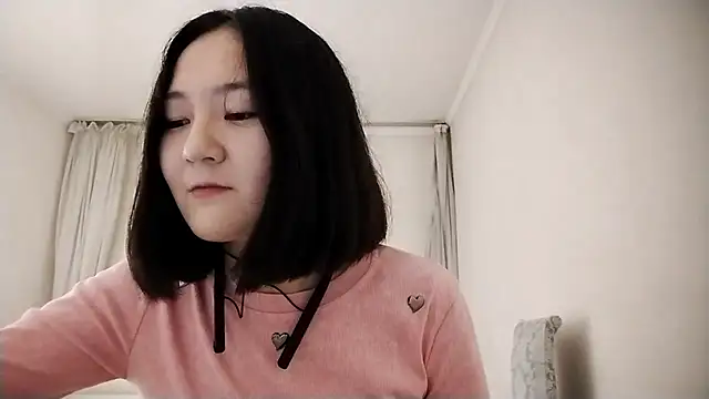 Snapshot of Lyndasilk chatting on October 13, 2025, 3:35 pm Lyndasilk online show from October 13, 2025, 3:35 pm