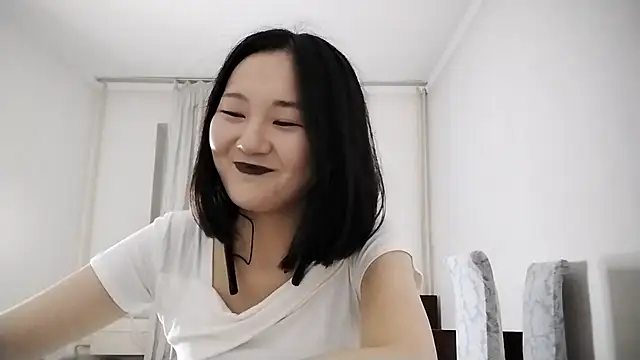 Snapshot of Lyndasilk chatting on October 31, 2025, 3:19 pm Lyndasilk online show from October 31, 2025, 3:19 pm