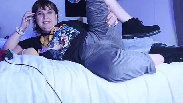 Snapshot of BellaBlueBBW chatting on February 10, 2025, 11:36 am BellaBlueBBW online show from February 10, 2025, 11:36 am