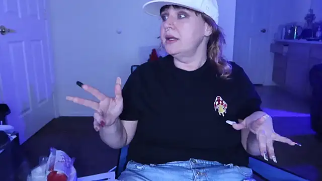 Snapshot of BellaBlueBBW chatting on February 9, 2025, 8:32 am BellaBlueBBW online show from February 9, 2025, 8:32 am