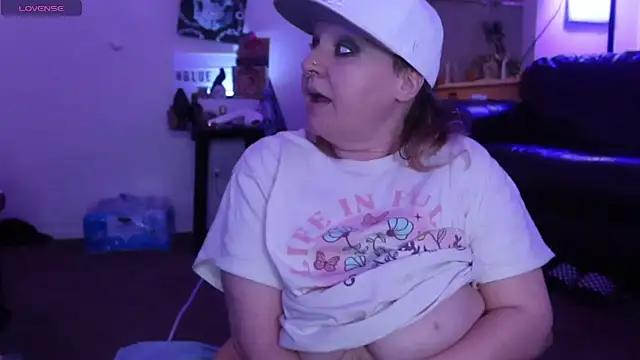 Snapshot of BellaBlueBBW chatting on March 7, 2025, 1:42 am BellaBlueBBW online show from March 7, 2025, 1:42 am