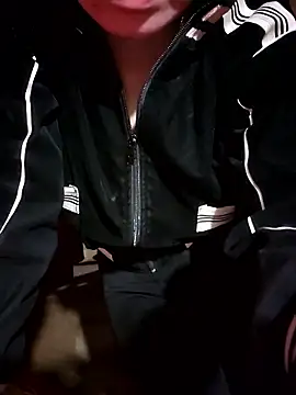 LeanaLy online show from December 16, 2025, 12:31 pm