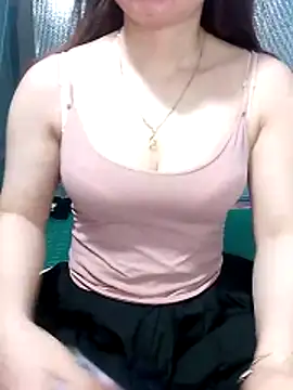 Snapshot of LeanaLy chatting on May 14, 2026, 1:02 am LeanaLy online show from May 14, 2026, 1:02 am