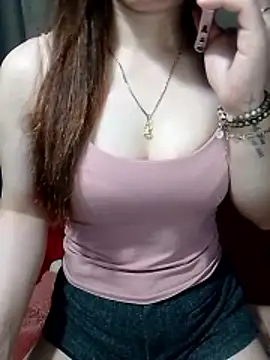 Snapshot of LeanaLy chatting on April 15, 2026, 1:44 am LeanaLy online show from April 15, 2026, 1:44 am
