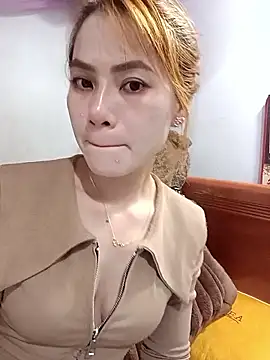 Snapshot of Labi2k chatting on November 15, 2025, 2:43 pm Labi2k online show from November 15, 2025, 2:43 pm