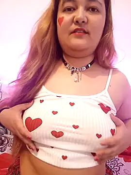 MollyJanette online show from November 28, 2025, 8:47 am