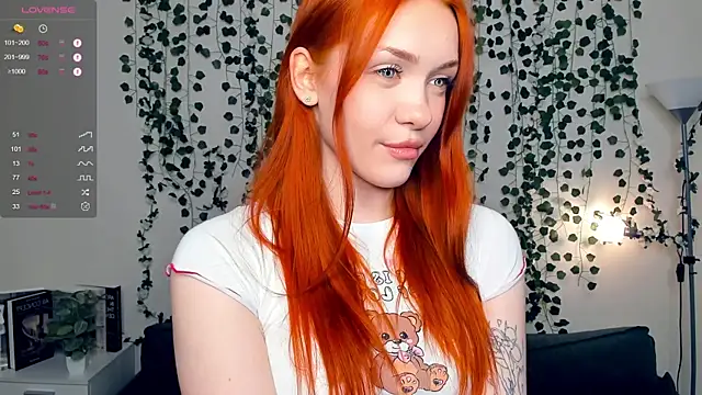 Snapshot of Foxy_blush chatting on November 11, 2025, 7:08 pm Foxy blush online show from November 11, 2025, 7:08 pm