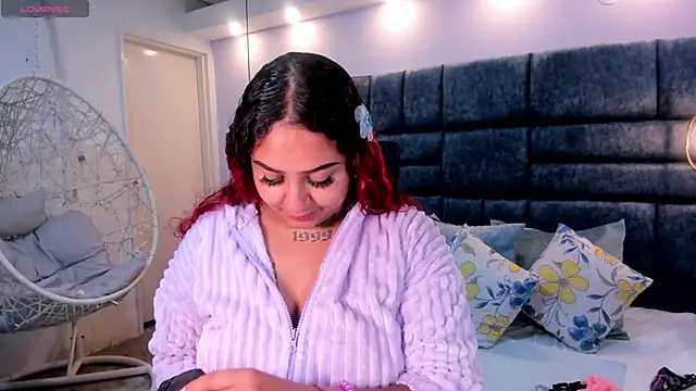 atennea diiossa online show from December 3, 2025, 11:53 am