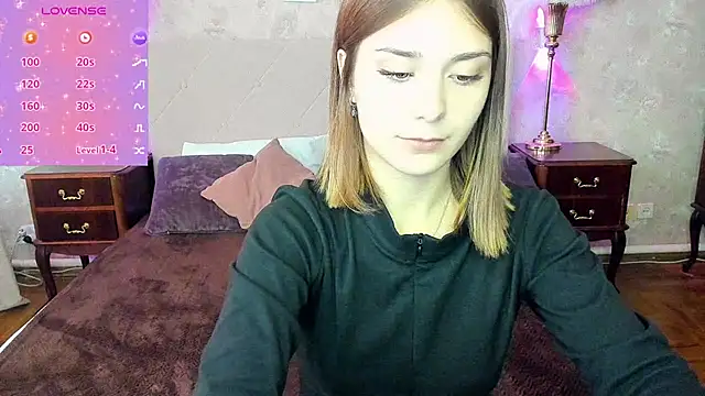 Snapshot of MargoChill chatting on October 17, 2025, 1:13 pm MargoChill online show from October 17, 2025, 1:13 pm