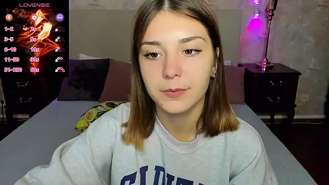 Snapshot of MargoChill chatting on October 31, 2025, 2:13 pm MargoChill online show from October 31, 2025, 2:13 pm