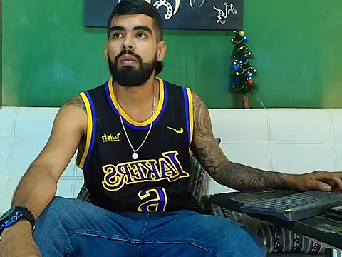 Snapshot of black_kameron_ chatting on December 16, 2025, 12:37 am black kameron online show from December 16, 2025, 12:37 am