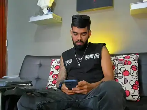 Snapshot of black_kameron_ chatting on November 4, 2025, 9:29 pm black kameron online show from November 4, 2025, 9:29 pm