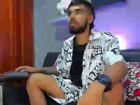 Snapshot of black_kameron_ chatting on November 2, 2025, 1:10 am black kameron online show from November 2, 2025, 1:10 am