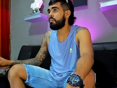 Snapshot of black_kameron_ chatting on November 10, 2025, 8:58 pm black kameron online show from November 10, 2025, 8:58 pm