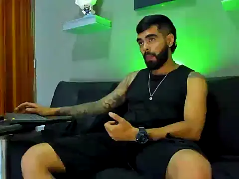 Snapshot of black_kameron_ chatting on November 6, 2025, 11:42 pm black kameron online show from November 6, 2025, 11:42 pm