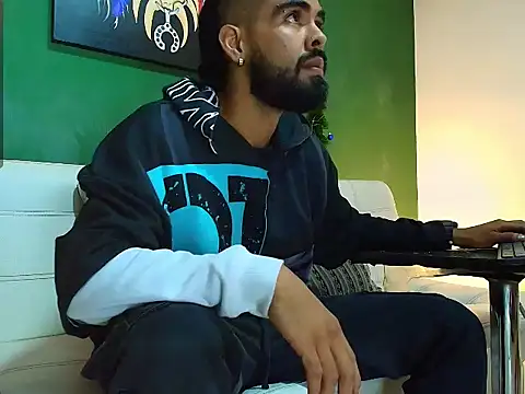 Snapshot of black_kameron_ chatting on November 21, 2025, 6:34 am black kameron online show from November 21, 2025, 6:34 am