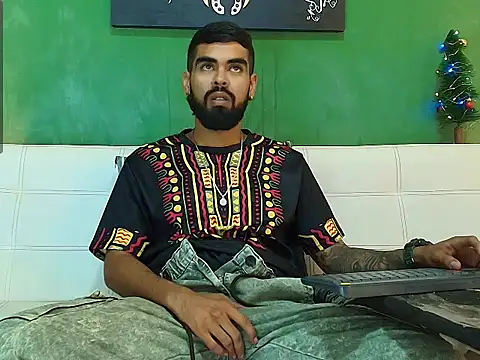 Snapshot of black_kameron_ chatting on December 5, 2025, 9:23 pm black kameron online show from December 5, 2025, 9:23 pm