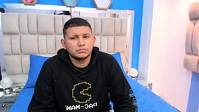 Snapshot of catalina_and_jhon chatting on October 21, 2025, 12:37 pm catalina and jhon online show from October 21, 2025, 12:37 pm