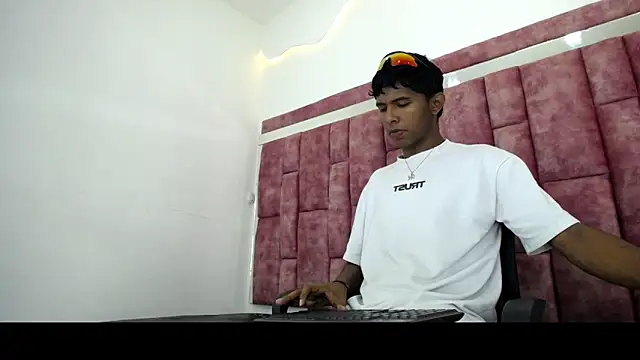 Mick storm online show from April 18, 2026, 6:54 pm